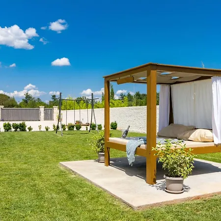 Ferienhaus Beeindruckende Mit Beheiztem Privatpool By Interhome Juršići