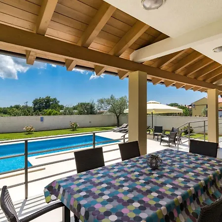 Beeindruckende Mit Beheiztem Privatpool By Interhome Ferienhaus *