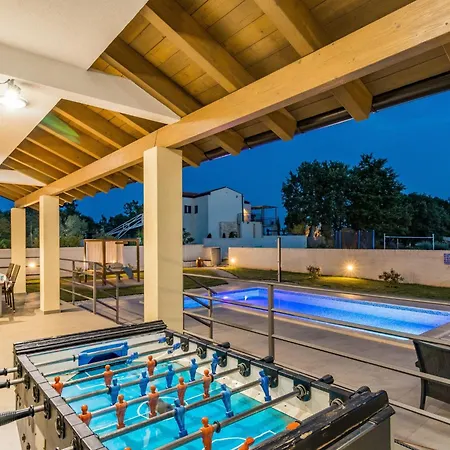 Beeindruckende Mit Beheiztem Privatpool By Interhome Juršići