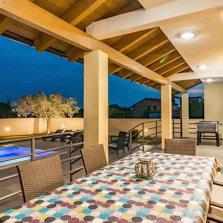 Beeindruckende Mit Beheiztem Privatpool By Interhome *