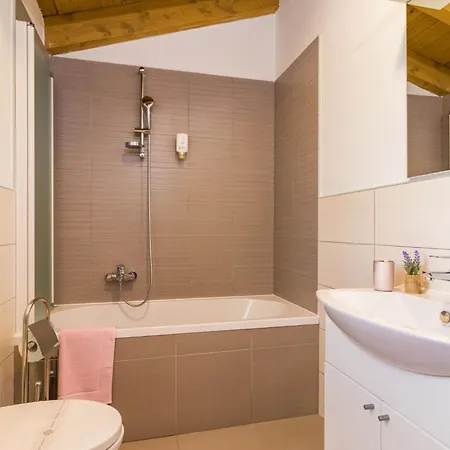 Beeindruckende Mit Beheiztem Privatpool By Interhome Juršići