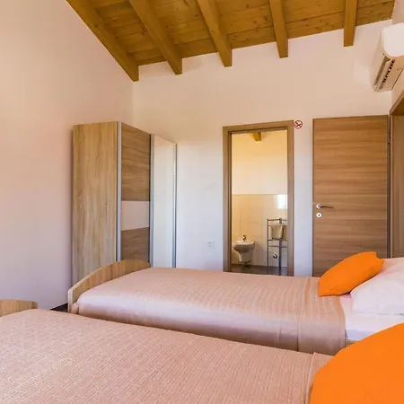 Beeindruckende Mit Beheiztem Privatpool By Interhome * Juršići