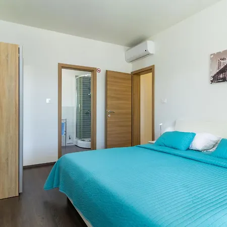 Beeindruckende Mit Beheiztem Privatpool By Interhome