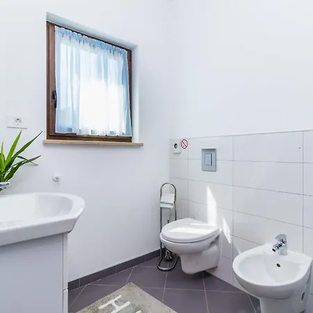 Beeindruckende Mit Beheiztem Privatpool By Interhome *