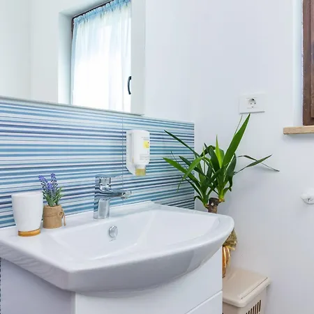 Beeindruckende Mit Beheiztem Privatpool By Interhome *