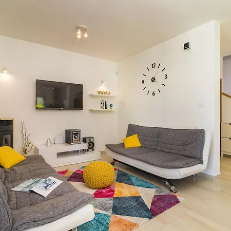 Beeindruckende Mit Beheiztem Privatpool By Interhome *