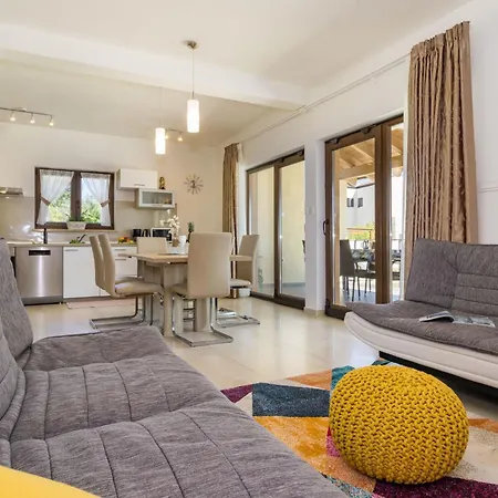 Ferienhaus Beeindruckende Mit Beheiztem Privatpool By Interhome