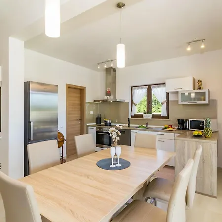 Beeindruckende Mit Beheiztem Privatpool By Interhome Ferienhaus *