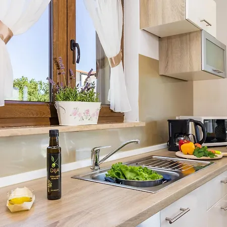 Beeindruckende Mit Beheiztem Privatpool By Interhome Juršići