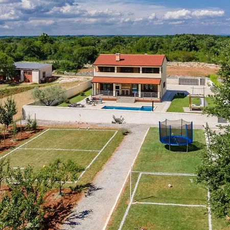 Ferienhaus Beeindruckende Mit Beheiztem Privatpool By Interhome *
