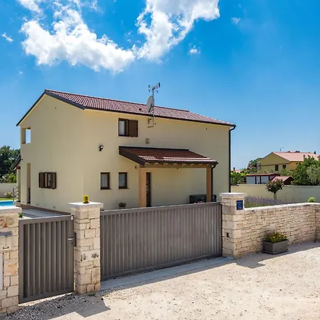 Ferienhaus Beeindruckende Mit Beheiztem Privatpool By Interhome *