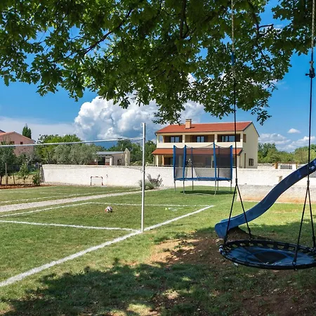 Beeindruckende Mit Beheiztem Privatpool By Interhome Juršići